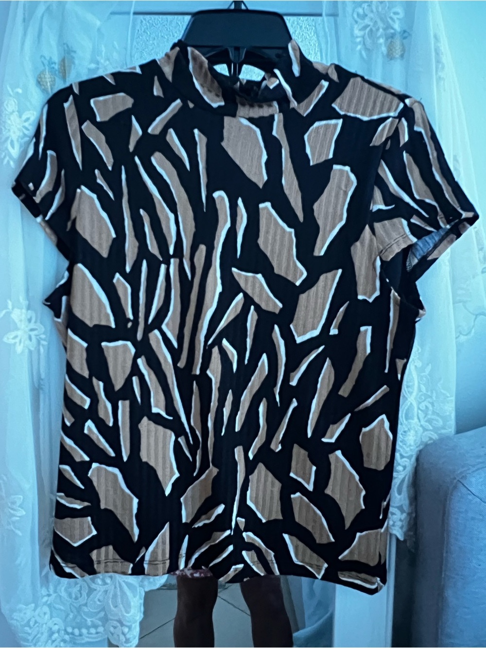 DKNY Black, Tan and White Abstract Short Sleeve Blouse